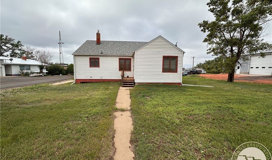 131 S 1st St W, Baker, MT 59313 - 4 Beds, 2 Bath