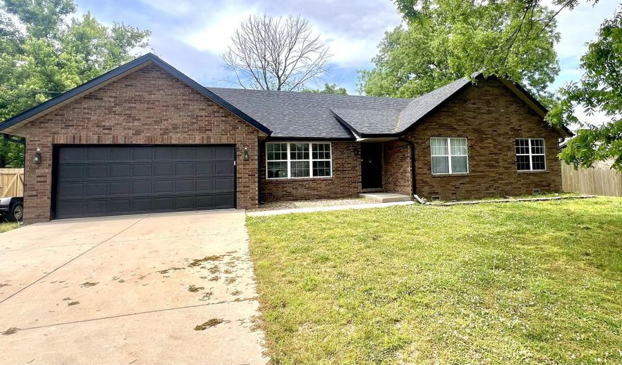 603 Lakeview Dr, Aurora, MO 65605 - 4 Beds, 2 Bath