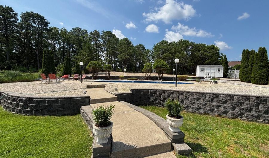 15 HANNAH LEE Rd, Barnegat, NJ 08005 - 4 Beds, 3 Bath