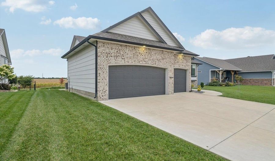 2531 N Quartz St, Andover, KS 67002 - 5 Beds, 3 Bath