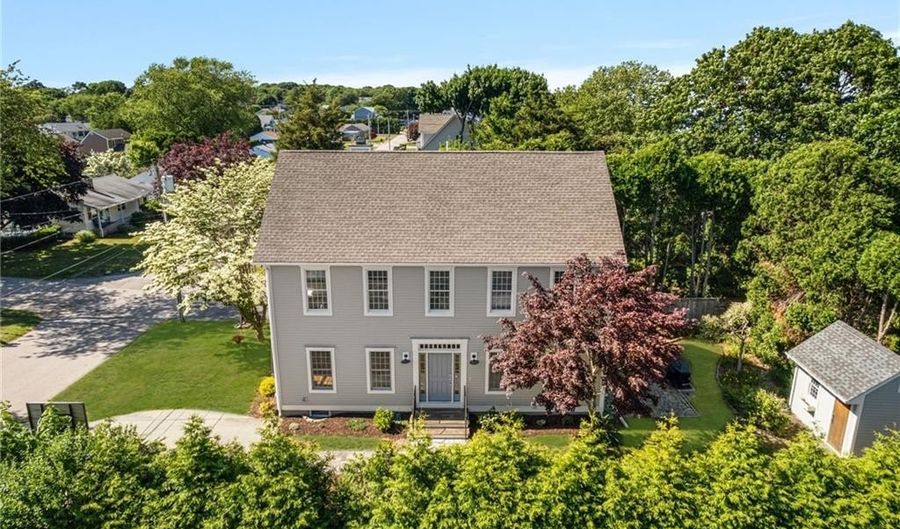 42 Camden Rd, Narragansett, RI 02882 - 5 Beds, 3 Bath