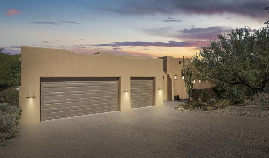 38467 N FAIRWAY Trl, Cave Creek, AZ 85331 - 3 Beds, 5 Bath