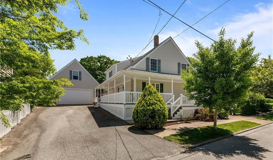 30 First School St, Bristol, RI 02809 - 3 Beds, 4 Bath