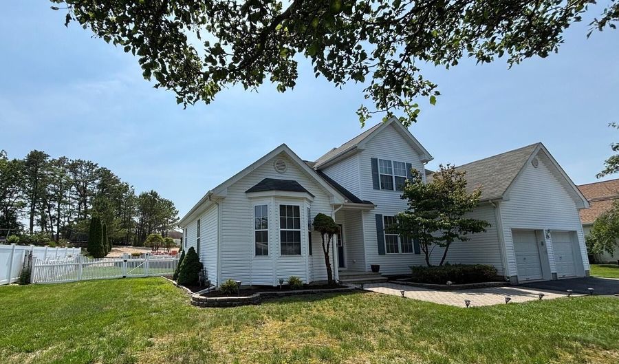 15 Hannah Lee Rd, Barnegat, NJ 08005 - 4 Beds, 3 Bath
