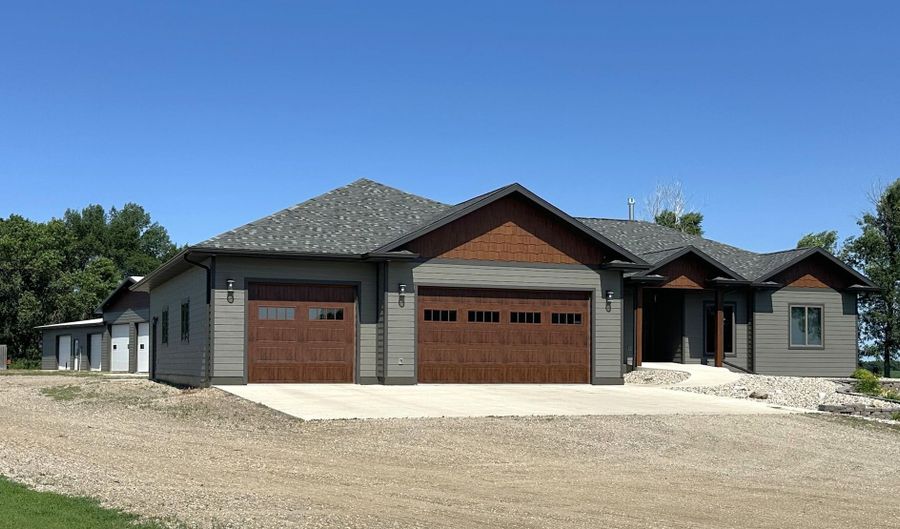 2329 N Brown Co 19, Aberdeen, SD 57401 - 7 Beds, 5 Bath