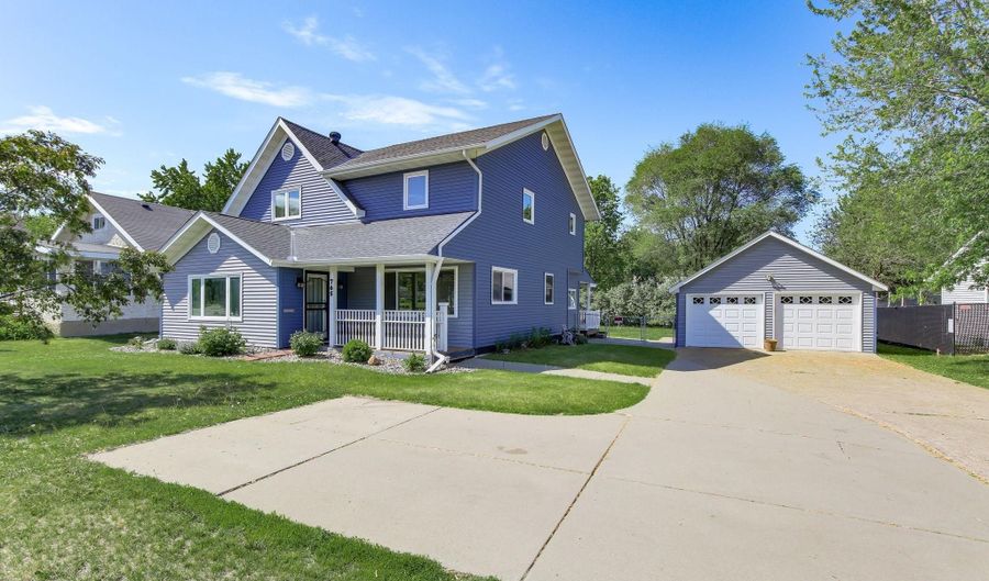 765 E Main St, Anoka, MN 55303 - 4 Beds, 3 Bath