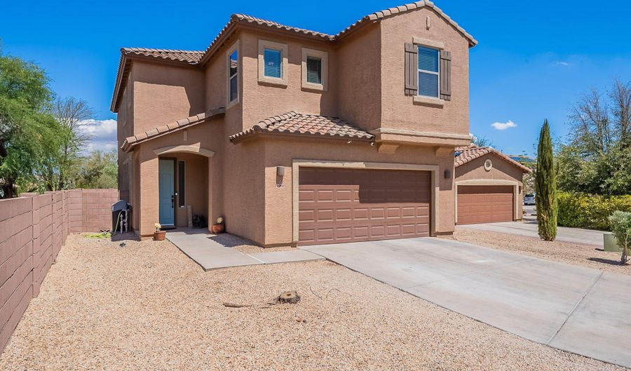1090 E Lyle Canyon Dr, Sahuarita, AZ 85629 - 4 Beds, 4 Bath