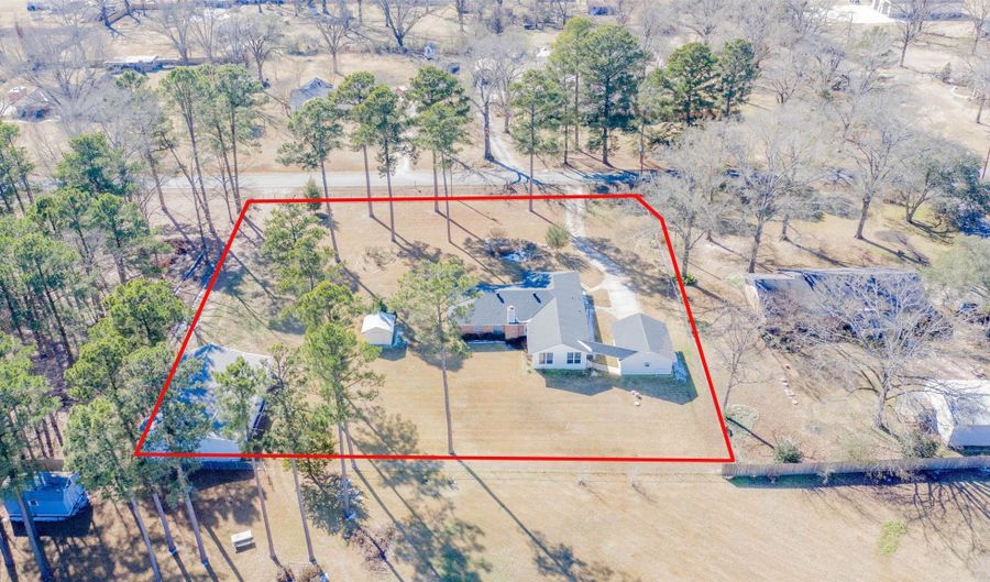 260 Duval St, Benton, LA 71006 - 3 Beds, 2 Bath
