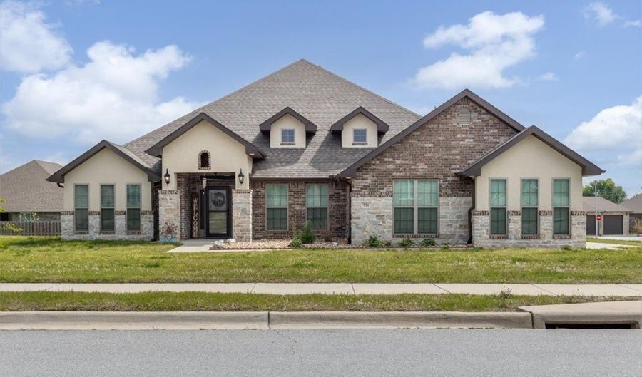731 Cortland St, Bentonville, AR 72712 - 4 Beds, 3 Bath