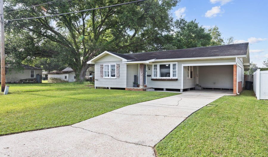 605 Old Kaplan Hwy, Abbeville, LA 70510 - 3 Beds, 2 Bath