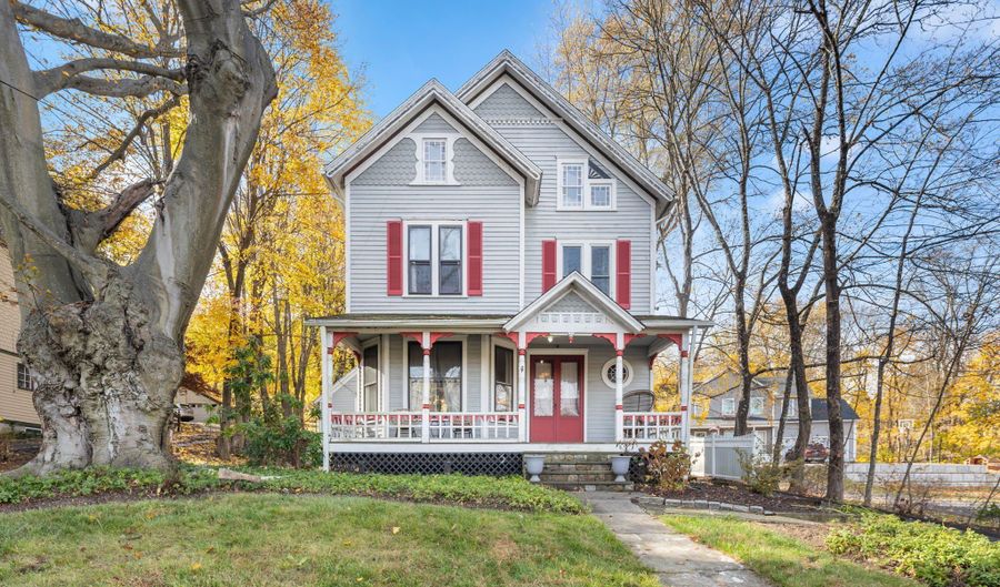 9 Mountainville Rd, Danbury, CT 06810 - 5 Beds, 2 Bath