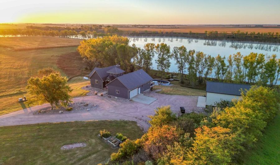 43353 258th St, Bridgewater, SD 57319 - 4 Beds, 4 Bath