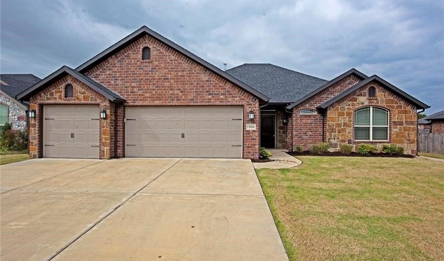 1906 Cypress St, Bentonville, AR 72713 - 3 Beds, 2 Bath