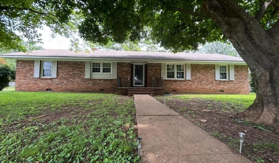 1101 Winston Dr, Athens, AL 35611 - 3 Beds, 2 Bath