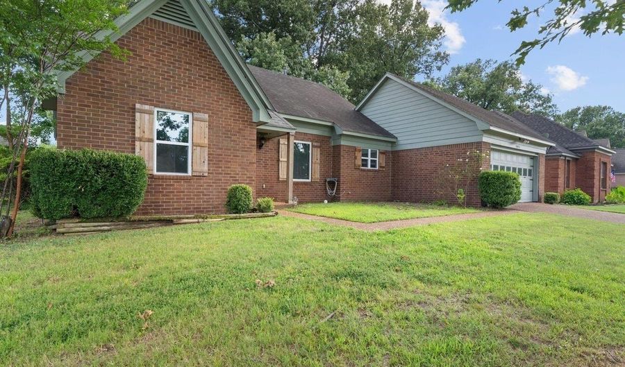 8067 SARA JANE Ln, Bartlett, TN 38133 - 5 Beds, 3 Bath