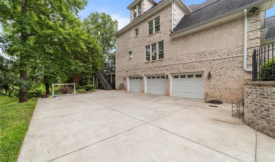 196 Arnold Palmer Dr, Advance, NC 27006 - 5 Beds, 5 Bath