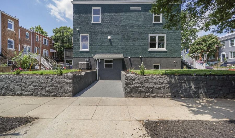 235 ASCOT Pl NE, Washington, DC 20002 - 4 Beds, 4 Bath