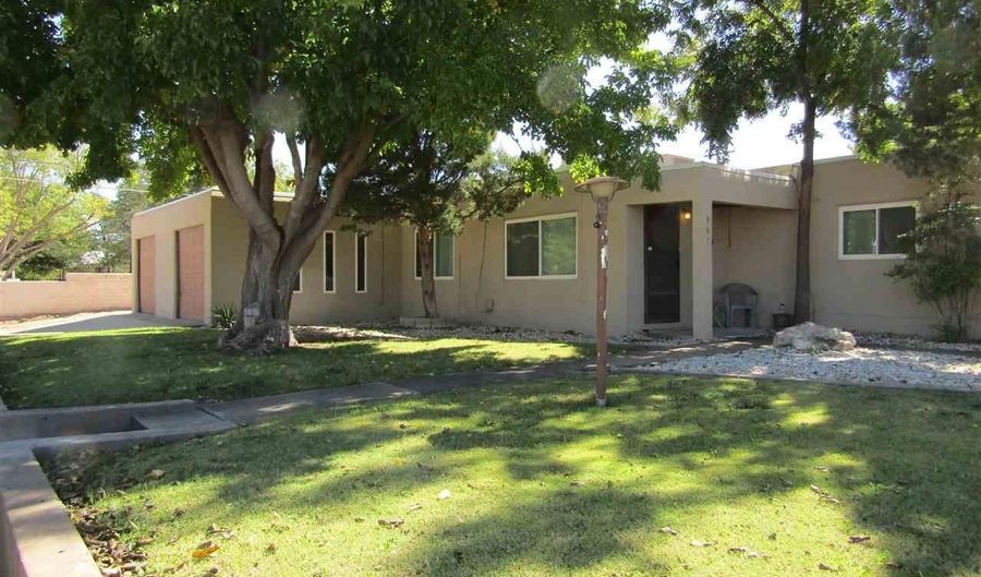901 S 10th Street Ct, Artesia, NM 88210 - 2 Beds, 1 Bath