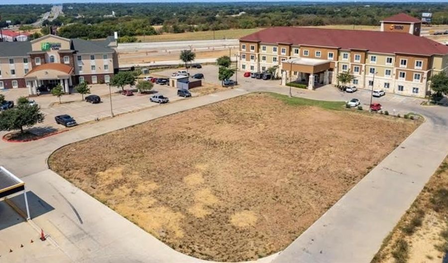 805 N Parkway Dr, Alvarado, TX 76009 - 0 Beds, 0 Bath