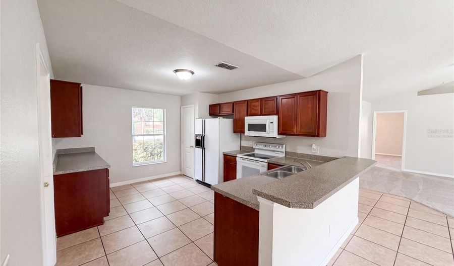 306 GARDEN OAK Ct, Apopka, FL 32703 - 3 Beds, 2 Bath