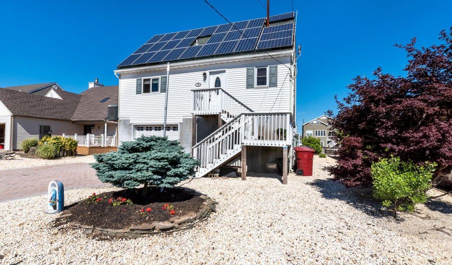 73 Carlyle Dr, Bayville, NJ 08721 - 4 Beds, 2 Bath
