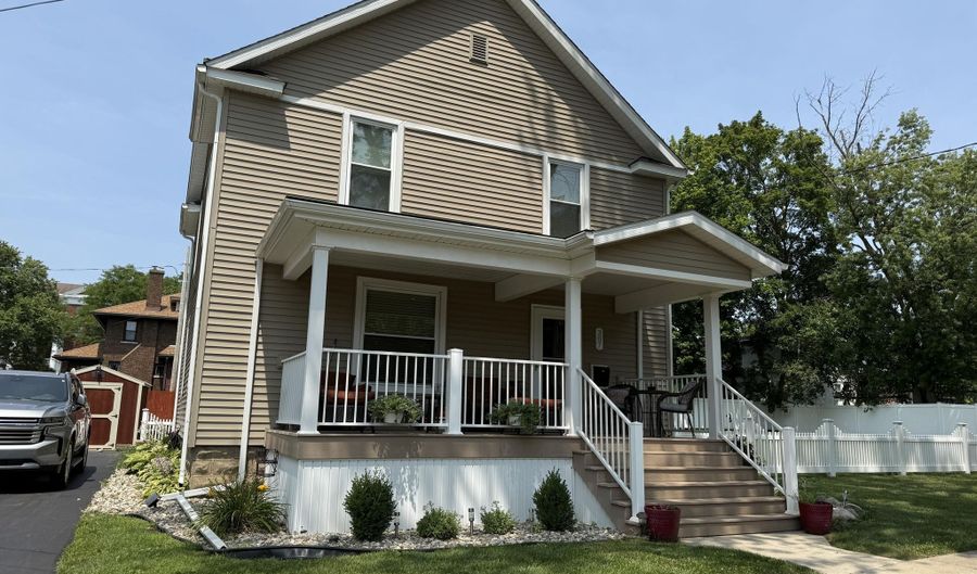 307 Perry St, Albion, MI 49224 - 3 Beds, 2 Bath