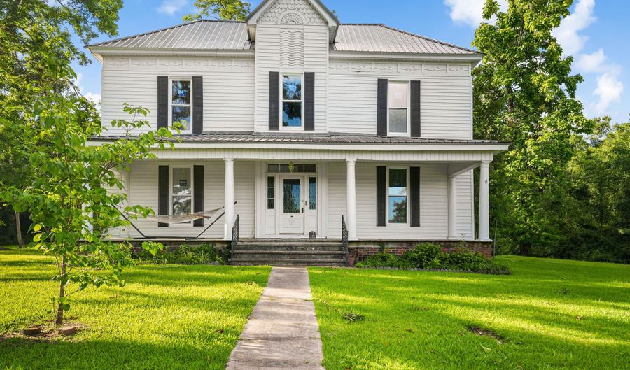 407 W Main St, Blue Mountain, MS 38610 - 5 Beds, 3 Bath