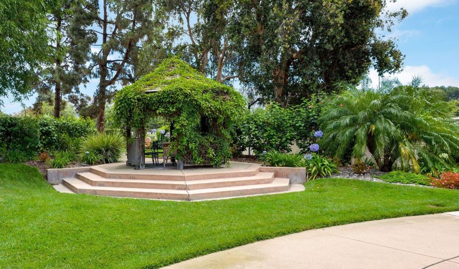 17219 Village 17, Camarillo, CA 93012 - 2 Beds, 2 Bath