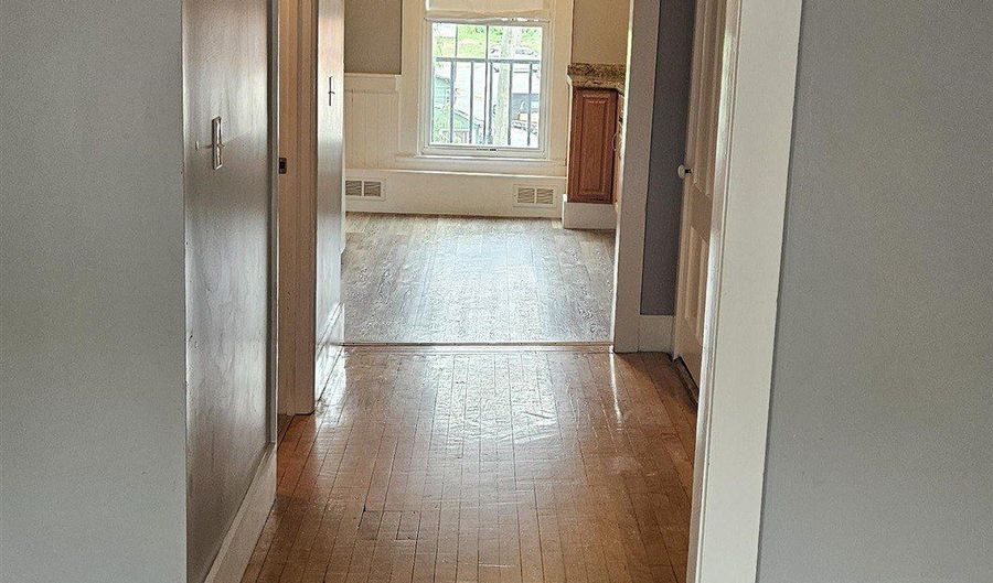 24 D Central Sq, Bristol, NH 03222 - 1 Beds, 1 Bath