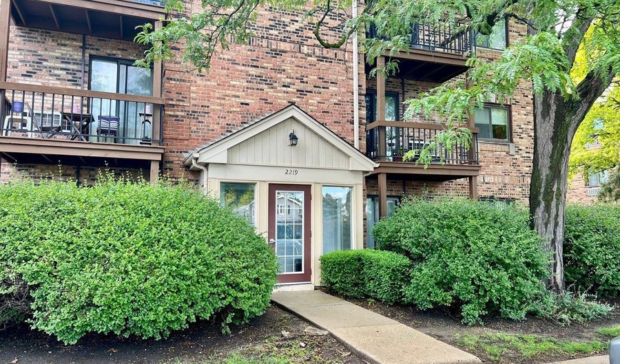 2219 NICHOLS Rd 17A, Arlington Heights, IL 60004 - 1 Beds, 1 Bath