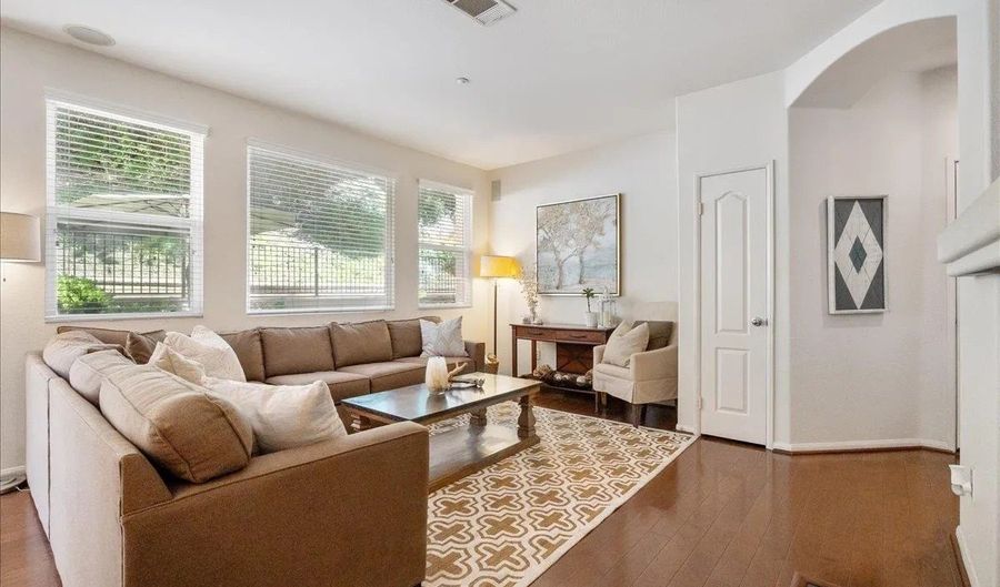3073 Via Maximo, Carlsbad, CA 92009 - 2 Beds, 3 Bath