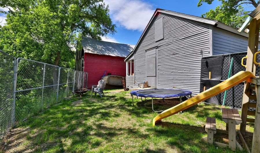 6 Pearl St, Brandon, VT 05733 - 3 Beds, 1 Bath