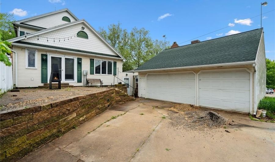 205 S Ford St, Anamosa, IA 52205 - 5 Beds, 2 Bath