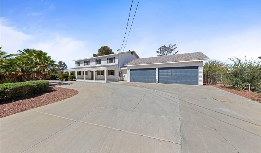 144 E Robindale Rd, Las Vegas, NV 89123 - 5 Beds, 4 Bath