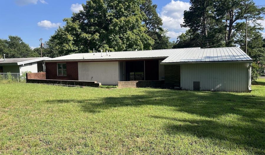 1812 Sylvia St, Arkadelphia, AR 71923 - 3 Beds, 2 Bath