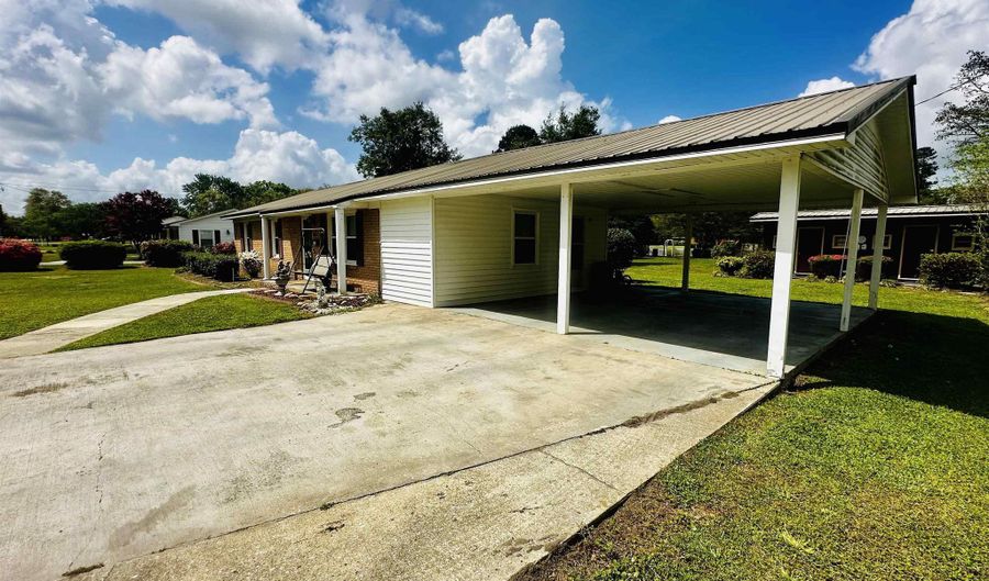 610 S Poplar Ave, Andrews, SC 29510 - 3 Beds, 2 Bath