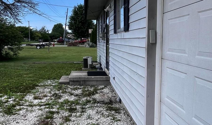 6336 Marina Dr, Algonac, MI 48001 - 2 Beds, 1 Bath