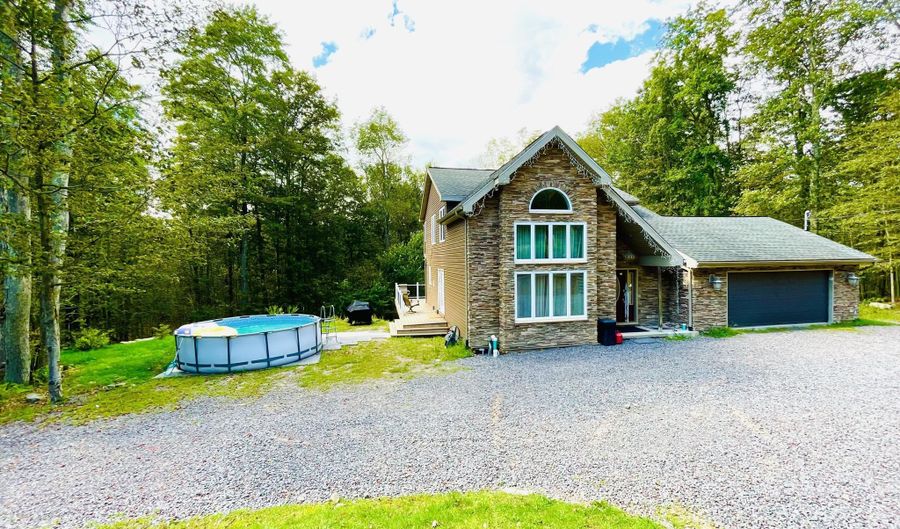 157 Main St, Gouldsboro, PA 18424 - 3 Beds, 3 Bath