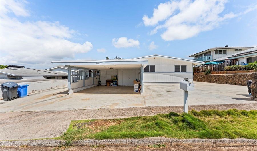 98-822 Kaamilo St, Aiea, HI 96701 - 6 Beds, 5 Bath