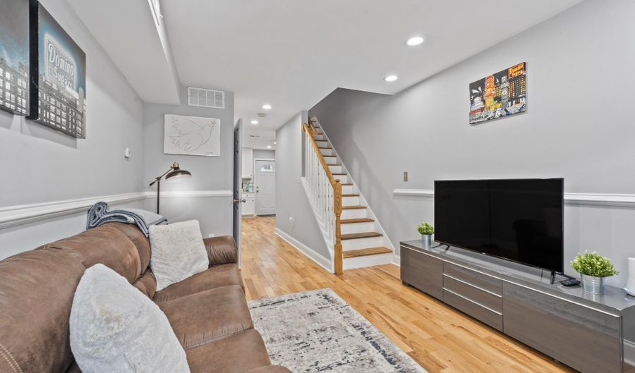 712 N DUNCAN St, Baltimore, MD 21205 - 3 Beds, 2 Bath