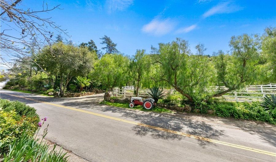 29012 Crags Dr, Agoura Hills, CA 91301 - 3 Beds, 2 Bath