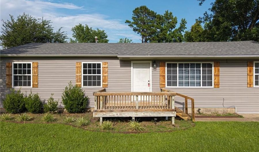 702 9th St, Barling, AR 72923 - 4 Beds, 3 Bath