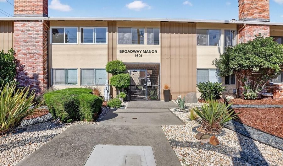 1601 Broadway 9, Alameda, CA 94501 - 3 Beds, 2 Bath