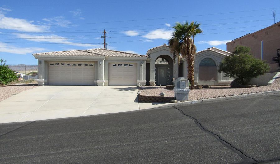 1270 Palmas Dr, Lake Havasu City, AZ 86404 - 4 Beds, 3 Bath