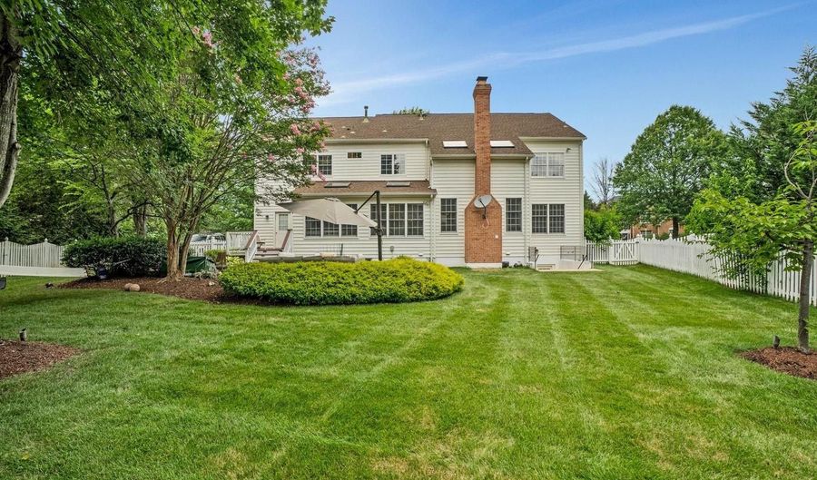19917 INTERLACHEN Cir, Ashburn, VA 20147 - 5 Beds, 5 Bath