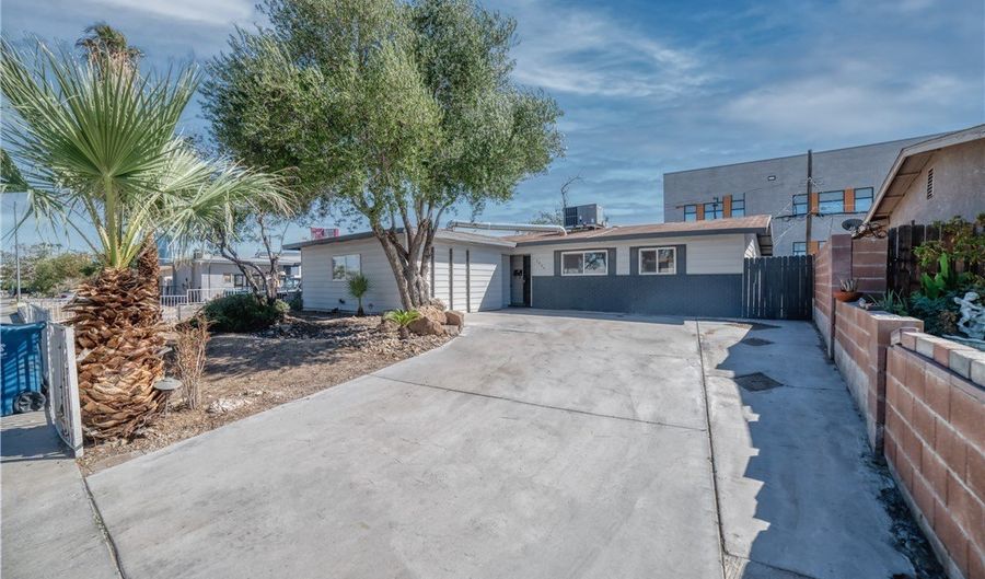 2825 Kings Way, Las Vegas, NV 89102 - 4 Beds, 3 Bath