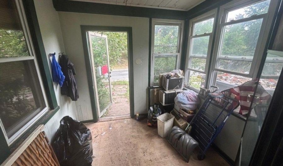 73 Main St, Belleville, NJ 07109 - 3 Beds, 1 Bath