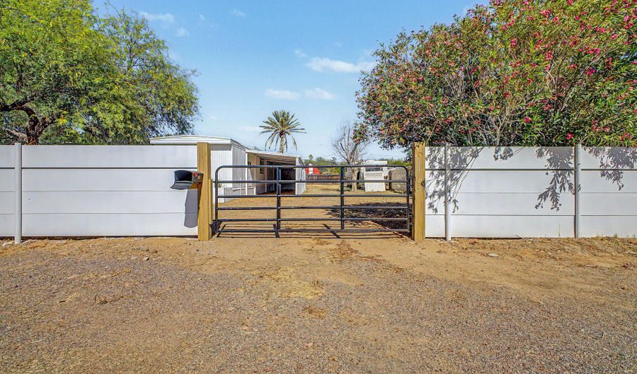 34555 S K FIELD Rd, Black Canyon City, AZ 85324 - 2 Beds, 1 Bath