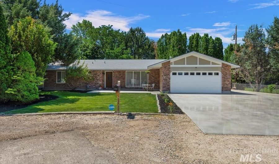 13712 Jarett St, Caldwell, ID 83607 - 3 Beds, 3 Bath