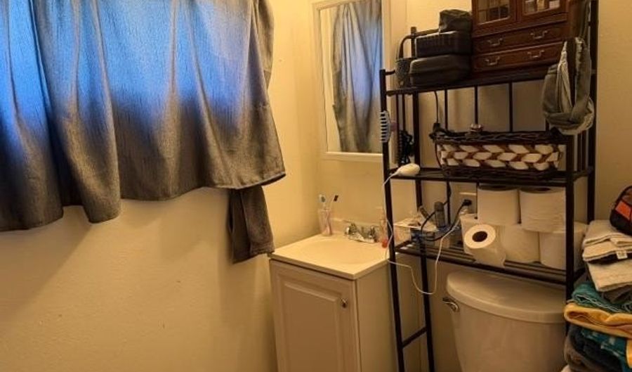 643 W 100 S, Blackfoot, ID 83221 - 4 Beds, 2 Bath